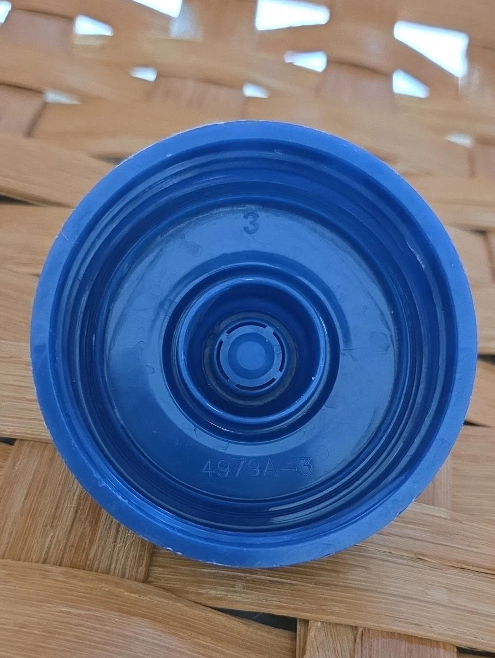 Tupperware Snack/CUP/WATER HOLDER. 